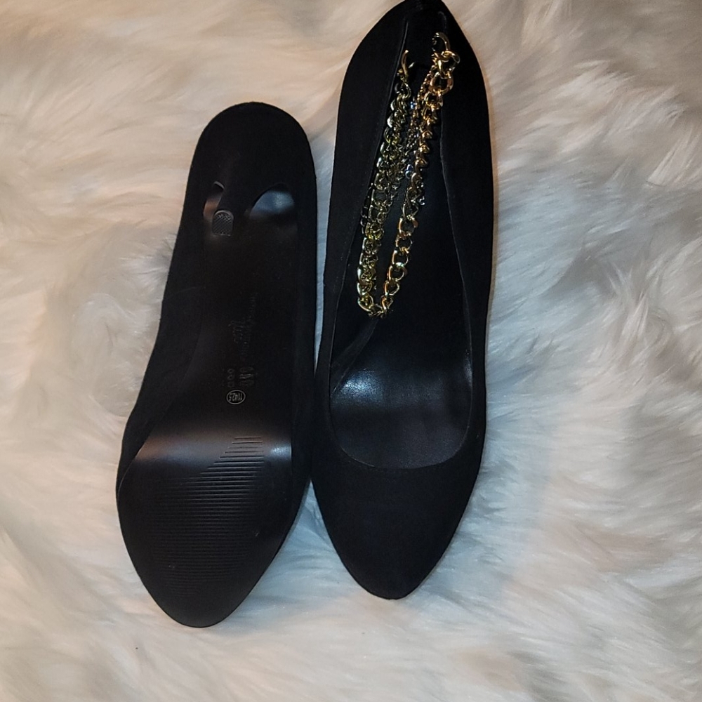 Shoes - Picture 3 of 8